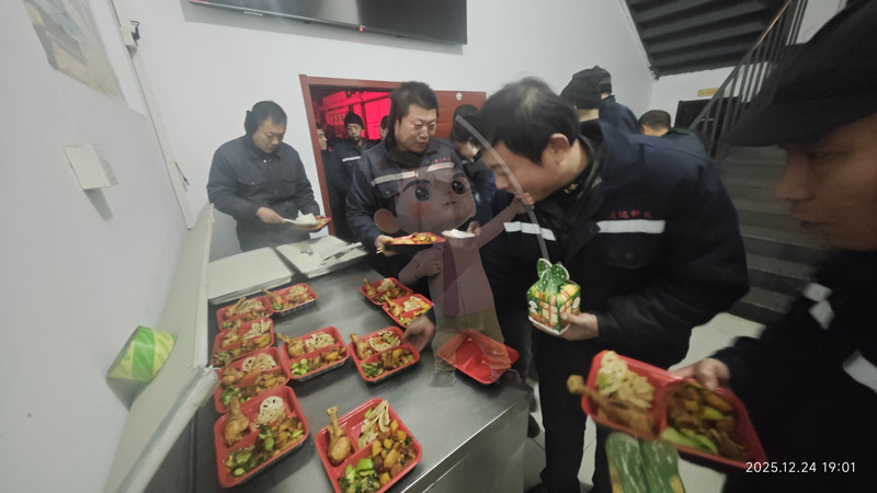 北京型材拉彎廠的平安夜重不重要？當(dāng)然重要，更重要的是平安喜樂，愿盛達(dá)拉彎人所念皆所愿，平安順?biāo)臁⑾矘窡o憂！ 