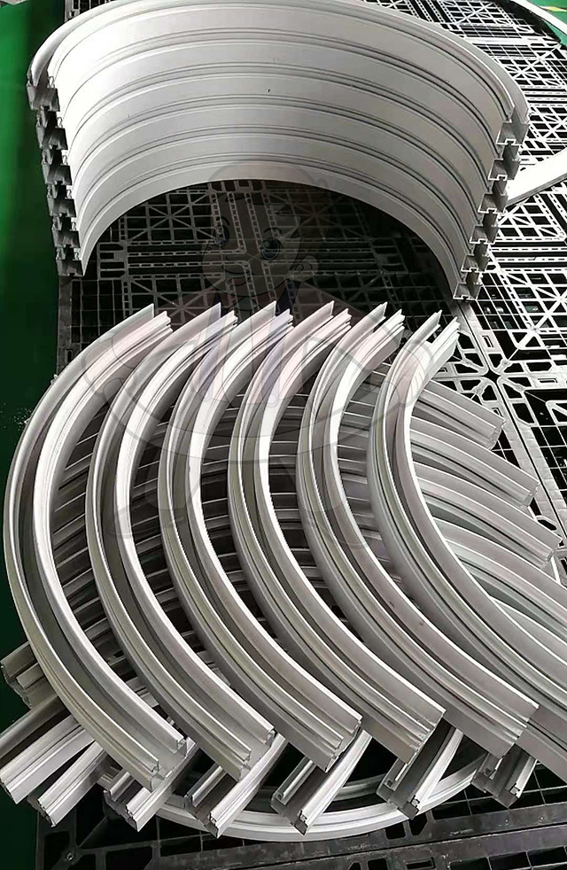 彎弧導軌