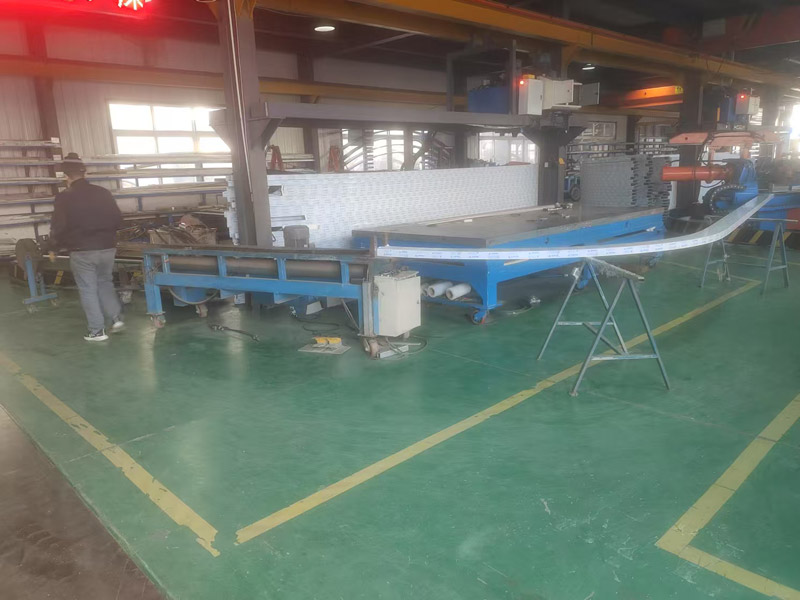 北京幕墻型材拉彎加工設備的選型與維護:確保加工精度與生產效率的關鍵因素 北京幕墻型材拉彎加工設備的選型與維護:確保加工精度與生產效率的關鍵因素