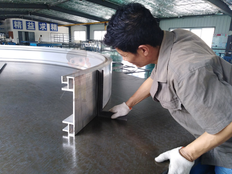 工業材拉彎在建筑與機械制造中的應用優勢：提高零部件精度與裝配效率